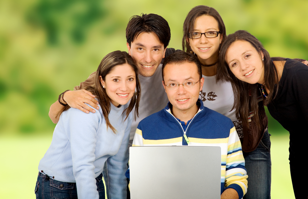 Undergraduates around computer